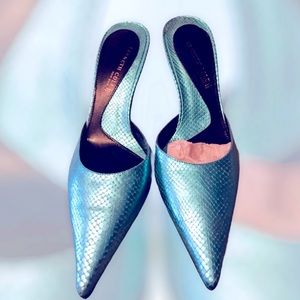 🎀 Brand New Metallic Blue Toe Pumps 🎀